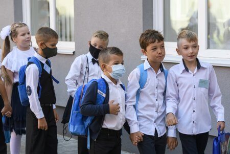 Часть школ в Украине закроют, почему и что делать родителям и детям