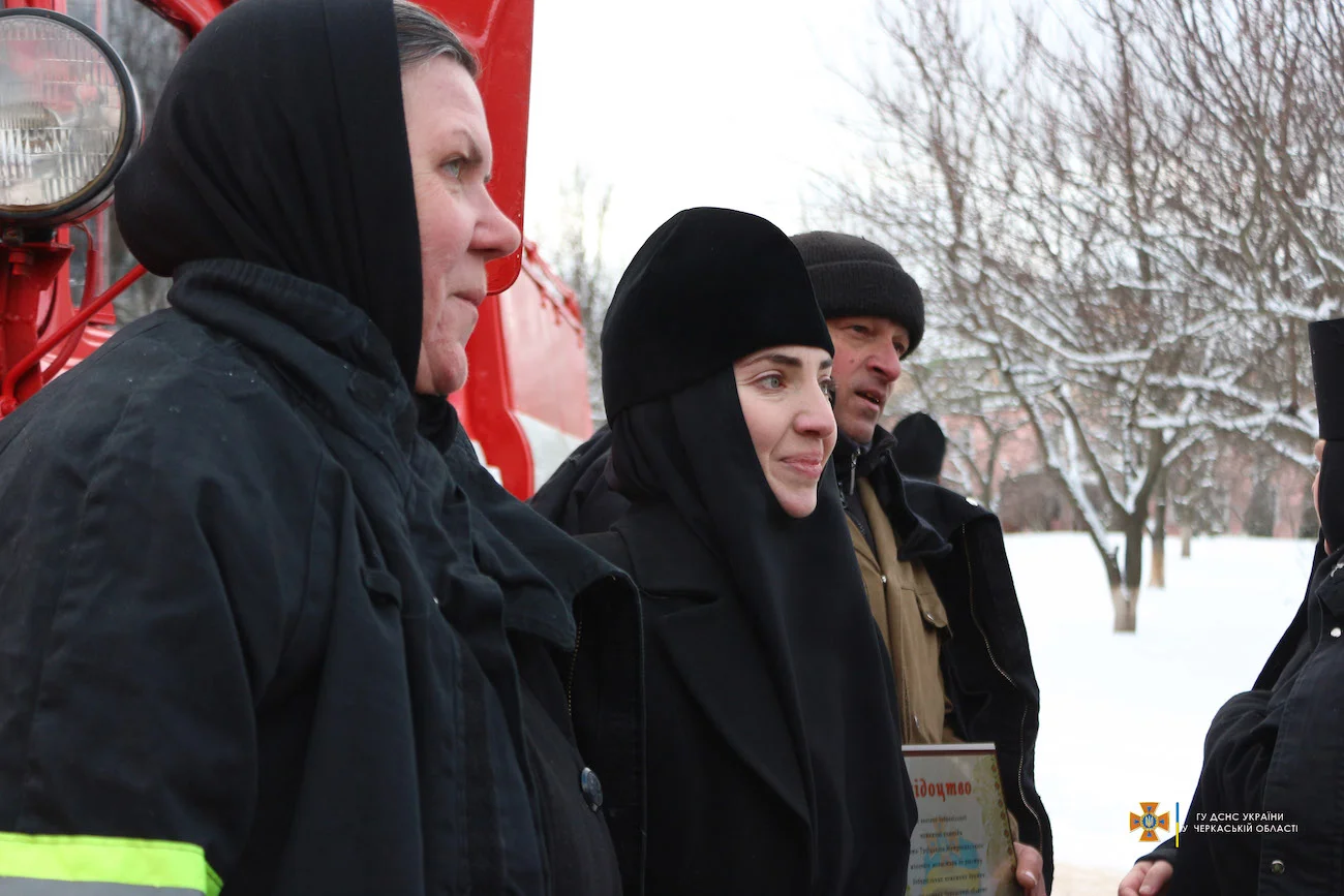Теперь в Украине есть добровольная команда пожарниц-монахинь во главе с игуменьей