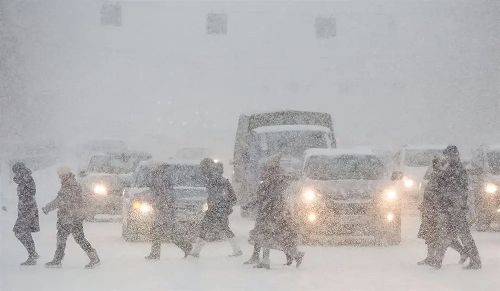 Январские морозы и снегопады накрывают Украину, непогода идет с запада на восток