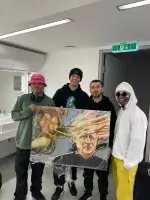 Картину с Борисом Джонсоном и автографами группы KALUSH продадут на аукционе для ВСУ