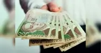 За рік війни українці переказали більше грошей за кордон, ніж отримали в Україні