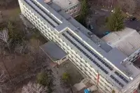 У Вінниці на даху міської лікарні встановили сонячні панелі